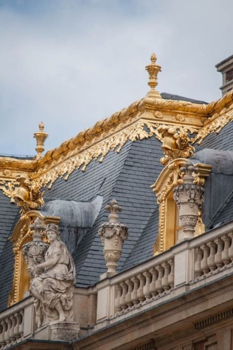 feuilles d'or dans l'architecture 